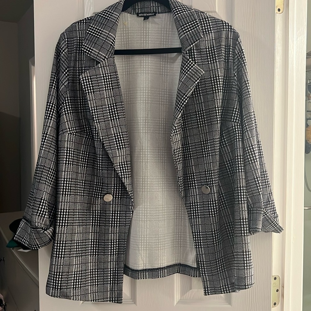 Black and white blazer quarter sleeve